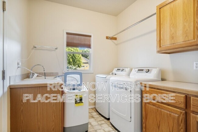 Building Photo - 3945 N Waterloo Way