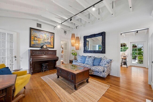 Building Photo - 302 NW 16th St