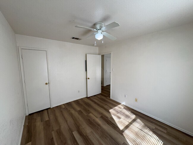 Building Photo - 1709 Spring Rose Cir