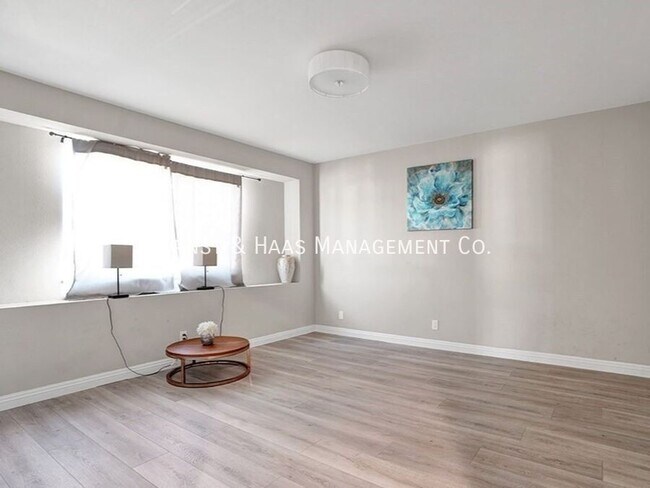 Building Photo - 17071 Oak Ln