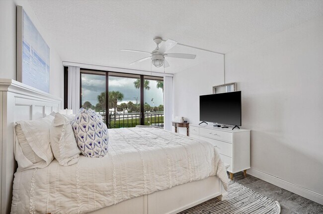 Building Photo - 225 S Beach Rd