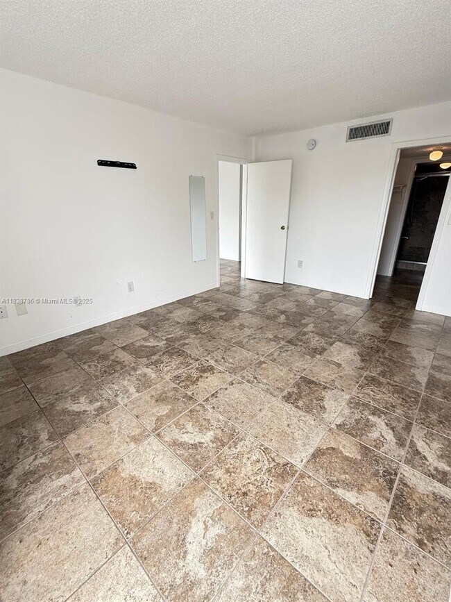 Building Photo - 2160 SW 16th Ave