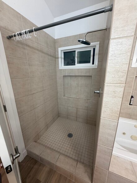 Building Photo - 73-4583 Kukuki St