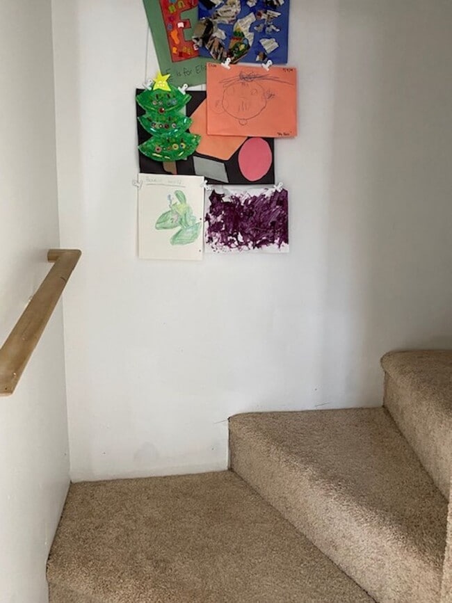Building Photo - Three Bedroom 3.5 baths Townhouse for Rent...