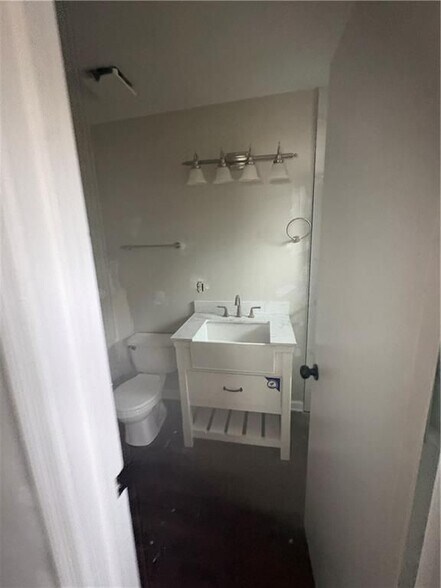 Building Photo - 5130 Ash Cir