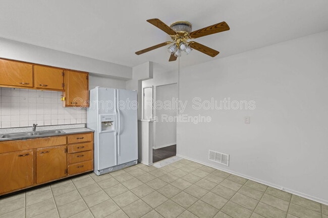 Building Photo - 11809 Bridgevale Ave