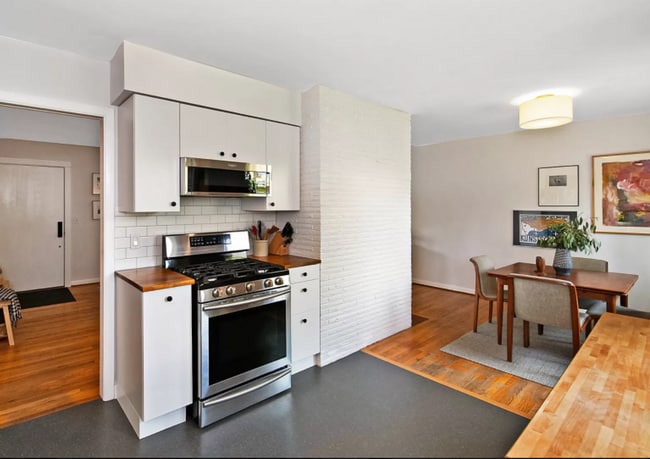 Building Photo - |NEW| ~ Charming 3-Bedroom Home in Portlan...