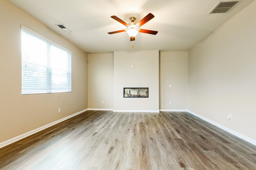Building Photo - 372 Hamilton Pointe Dr