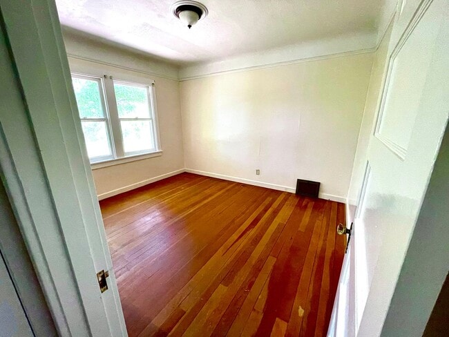 Building Photo - 3 Bedroom 1 bath home in Nevada City