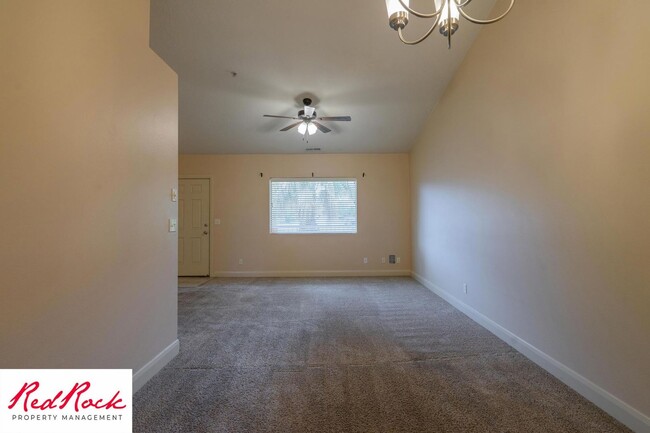 Building Photo - Pet Friendly 2 Bedroom 2 Bathroom Condo.