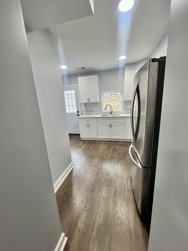 Building Photo - 1212 W Lombard St