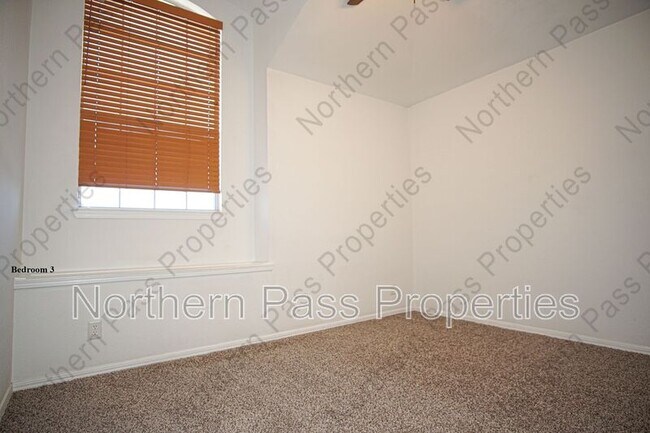Building Photo - 12941 Tierra Salas Dr