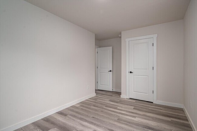 Building Photo - Luxury 3BR Townhome in Hickory – First Mon...