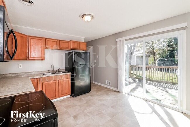 Building Photo - 143 Andover Dr