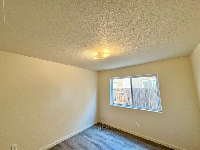 Building Photo - REDUCED!!! 4 Bedroom, 3 Bath Tri-Level Hom...