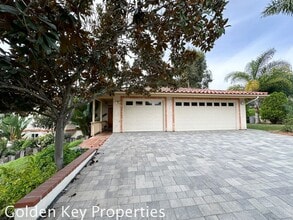 Building Photo - Beautiful home on a private, quiet street in Vista!