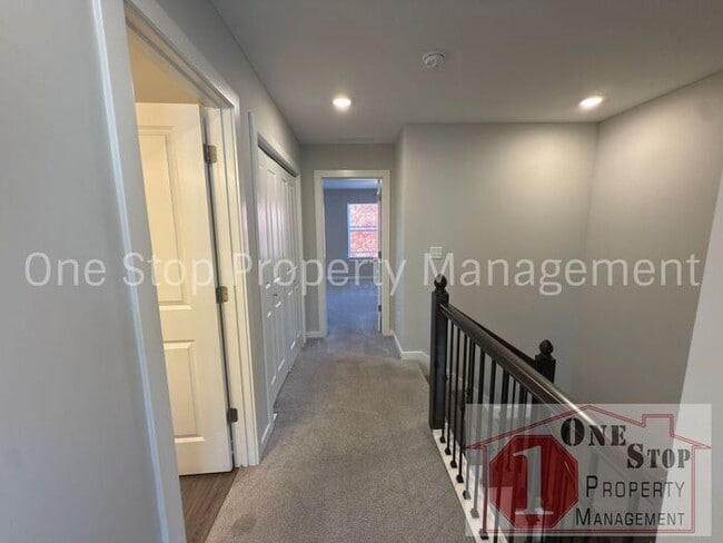 Building Photo - 3 Bedroom / 2.5 Bathroom Townhome in Louisburg, KS!