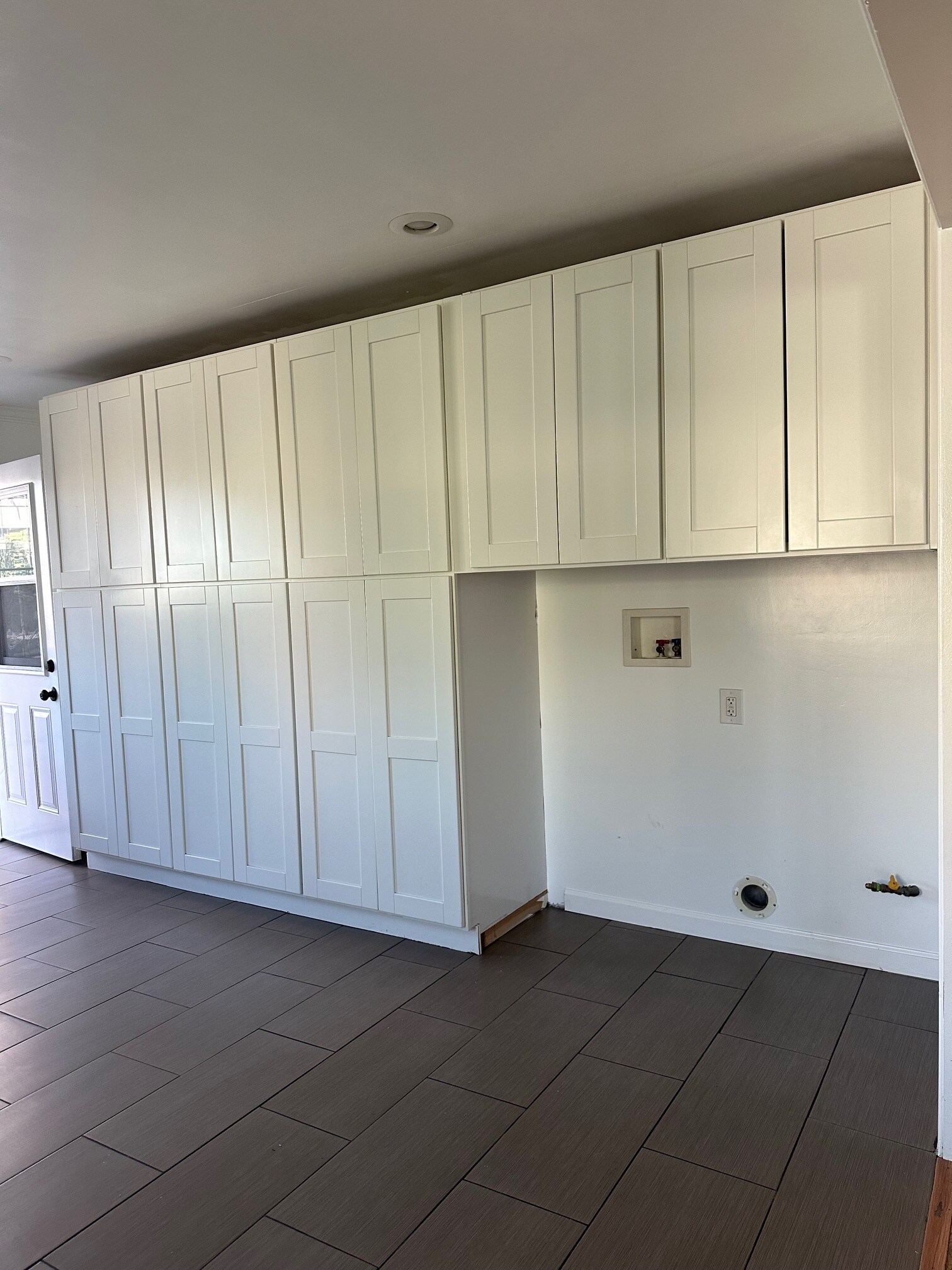 Indoor laundry hook ups - 11828 State St