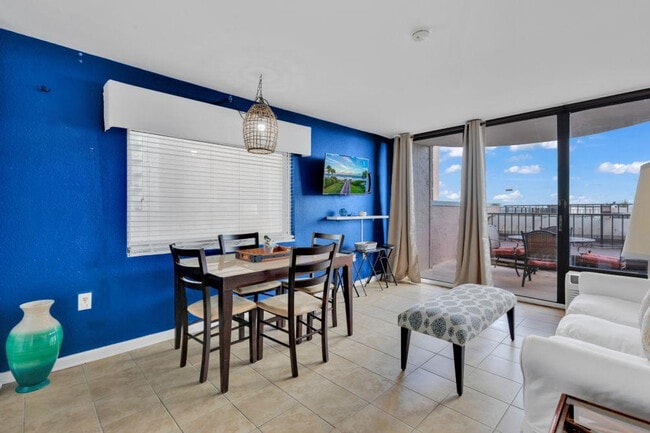 Building Photo - 2406 N Ocean Blvd