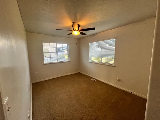 Building Photo - 2525 450 S