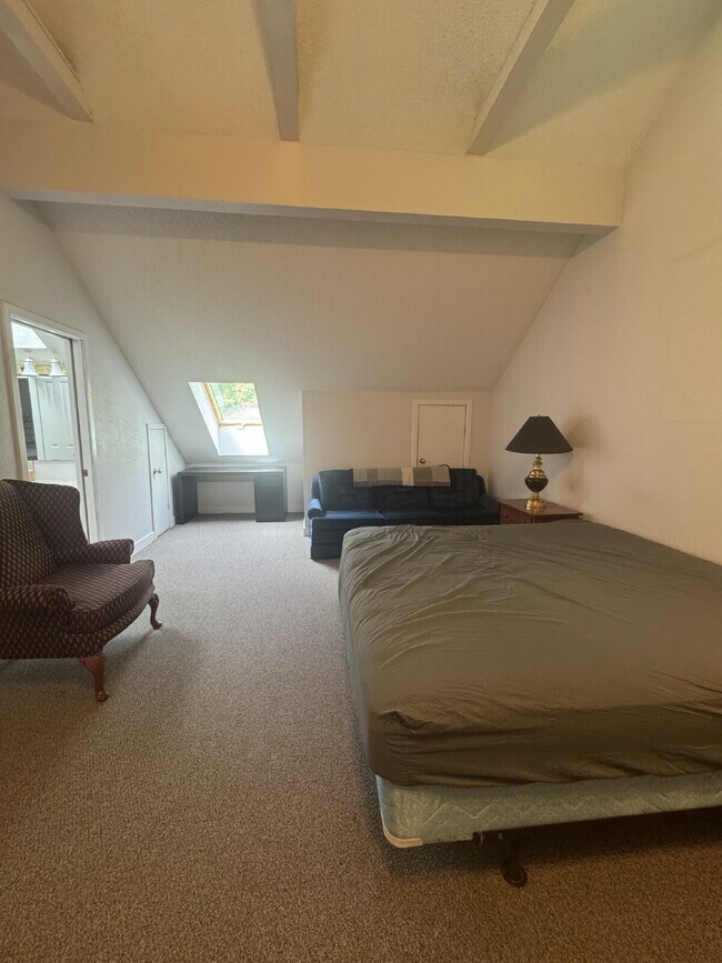 Building Photo - Spacious Mountain Condo 3 bedroom 2 bathroom.