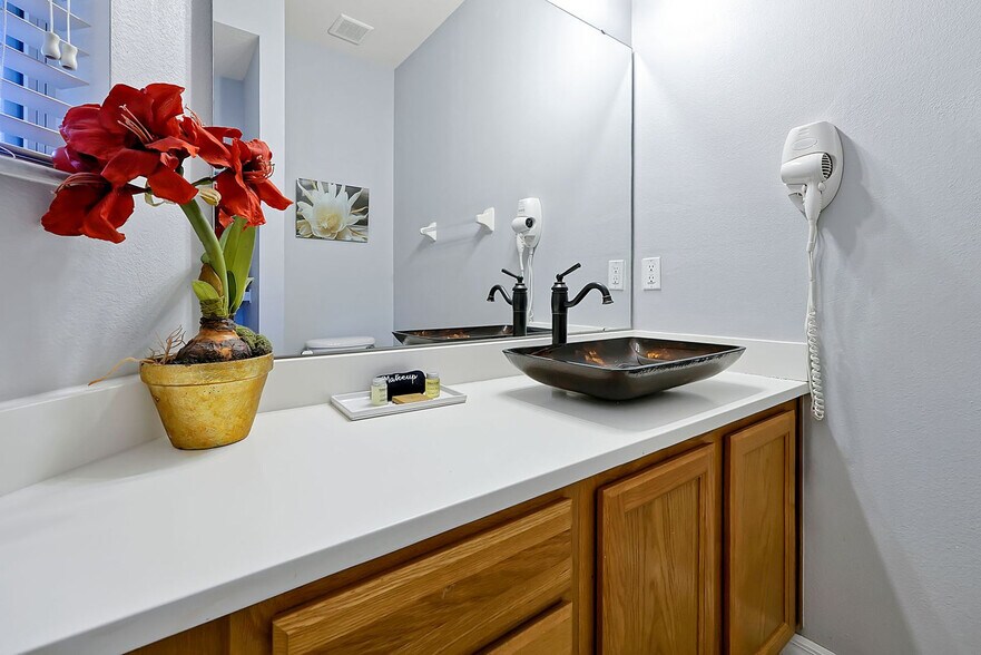 Building Photo - 8574 Bay Lilly Loop