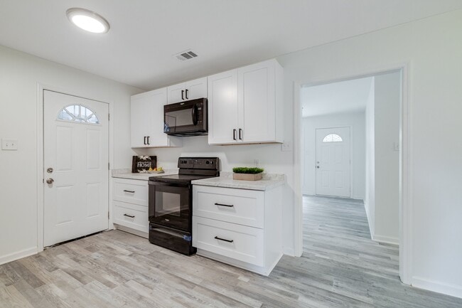 Building Photo - 925 Staley Ave