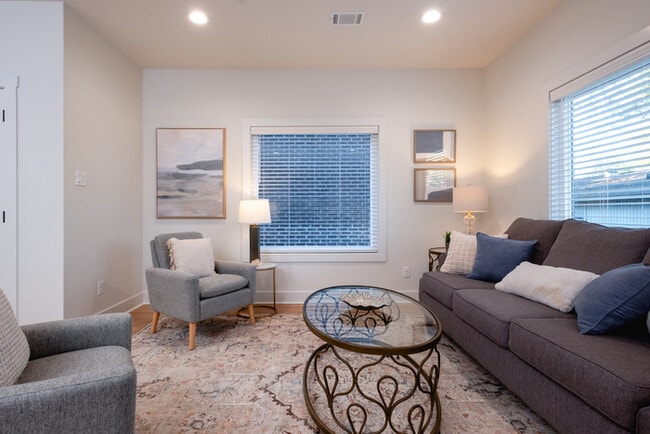 Building Photo - Very nice Newer Construction 3 Bedroom 2.5 Bathroom Townhome in The Heights