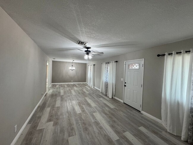 Building Photo - Apple Valley Home in Sitting Bull District