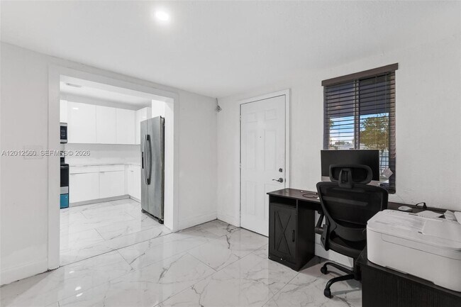 Building Photo - 4530 SW 25th St