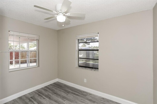 Building Photo - 5835 SW 117th Ave