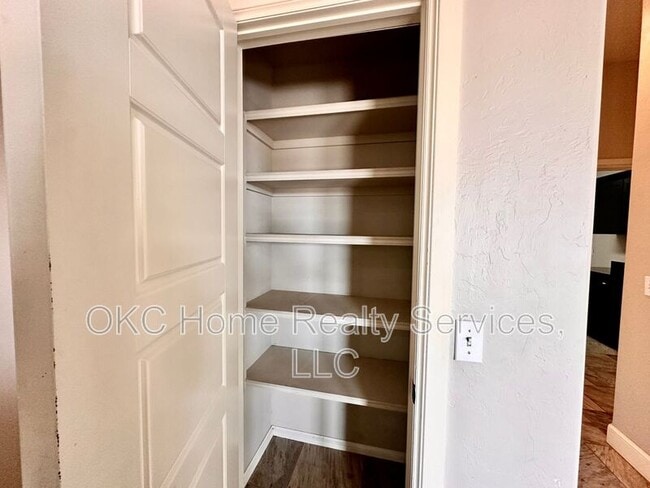 Building Photo - 2412 SE 92nd Terrace