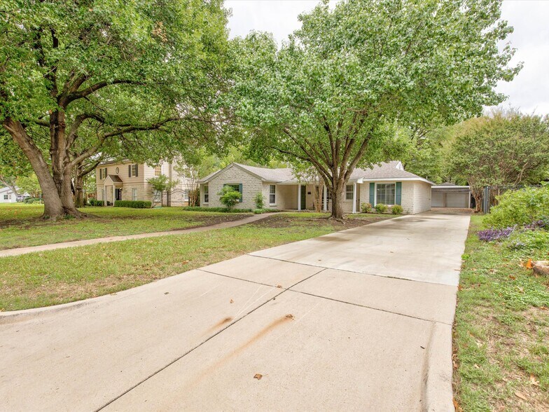 Building Photo - 3727 W Biddison St