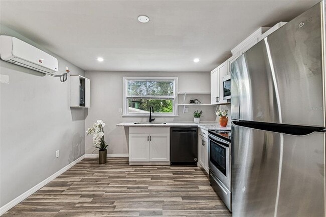 Building Photo - 1006 E 26th Ave