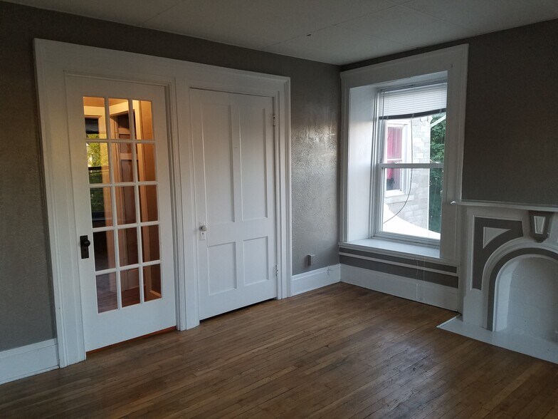 Building Photo - 515 W Washington St