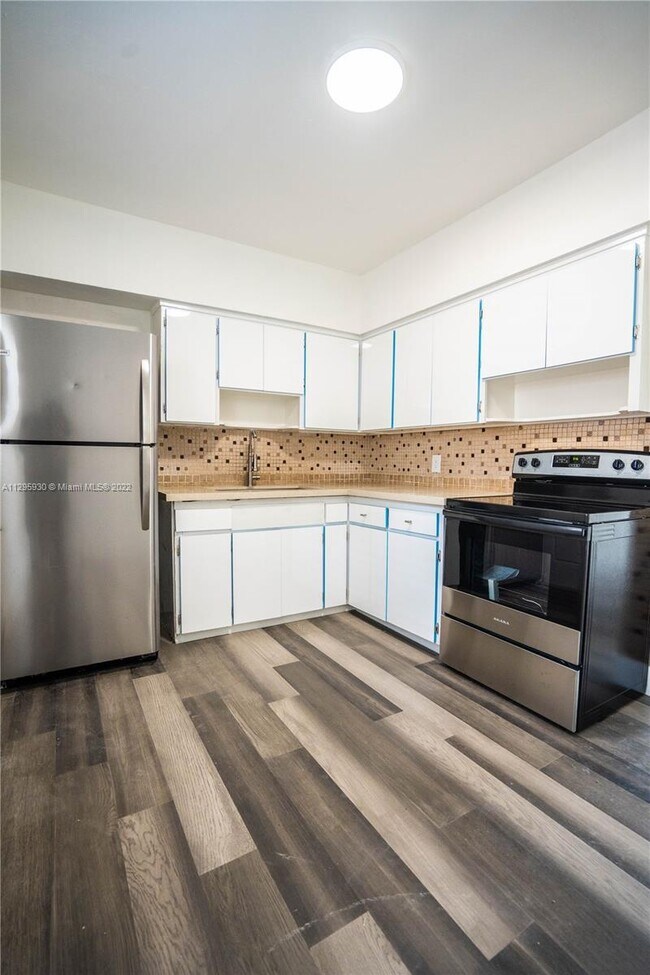 Building Photo - 1110 NW 6th Ave