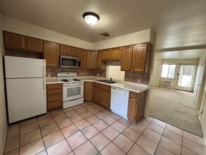 Building Photo - 599 Darwin St