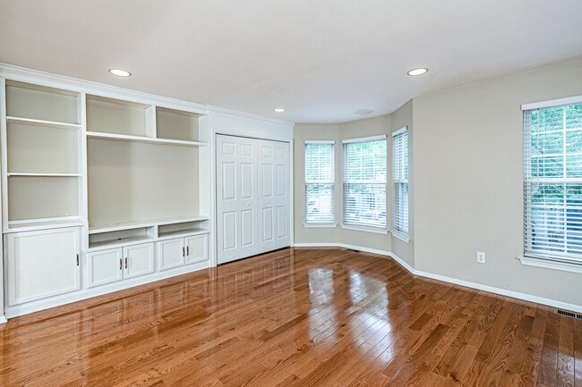 Building Photo - 212 William Livingston Ct