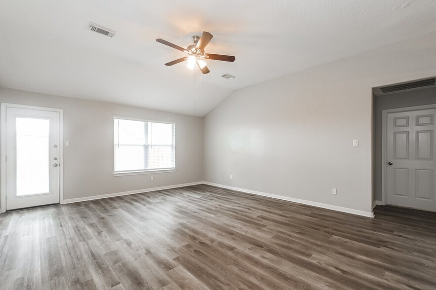 Building Photo - 622 Oak Briar Dr