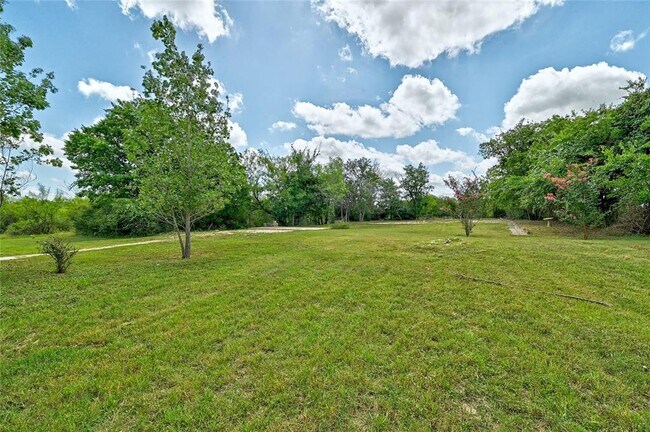 Building Photo - 10801 Bradshaw Rd