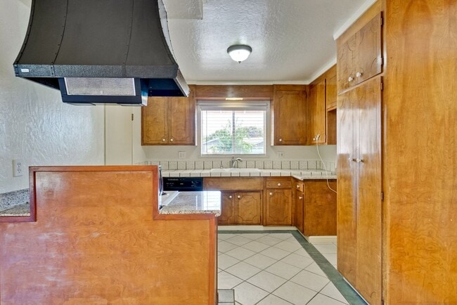 Building Photo - 1109 White Cliff Dr