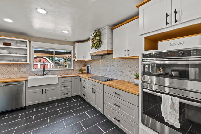 Building Photo - 901 Candlestar Loop N