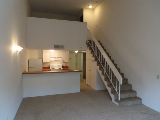 Building Photo - Loft Style Condo in Mission Valley