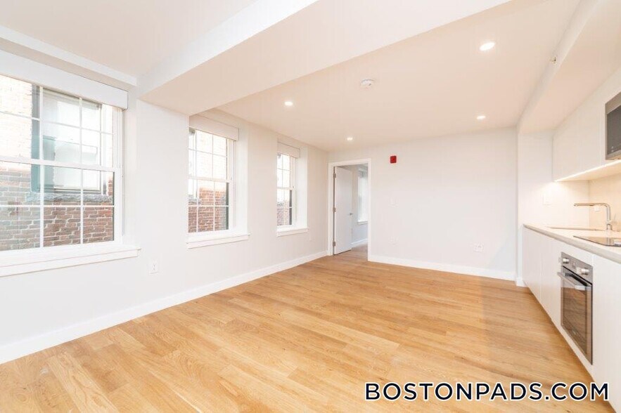 Building Photo - 22 Fleet St