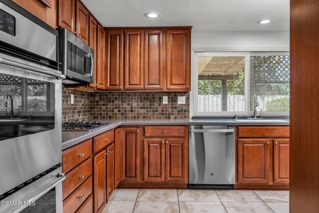 Building Photo - 418 Ramble Ridge Dr