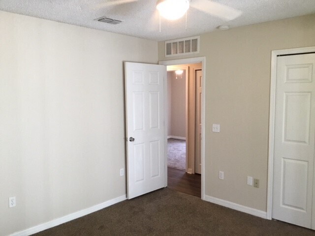 Building Photo - 6637 Gentle Oaks Dr E