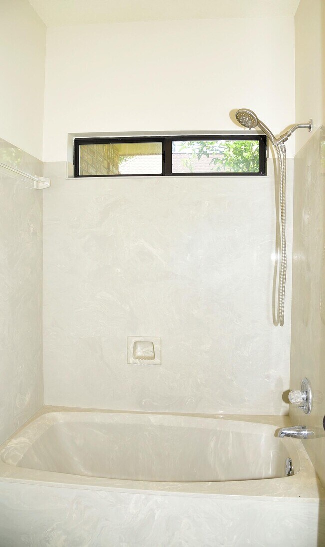 Building Photo - 116 Baywind Dr