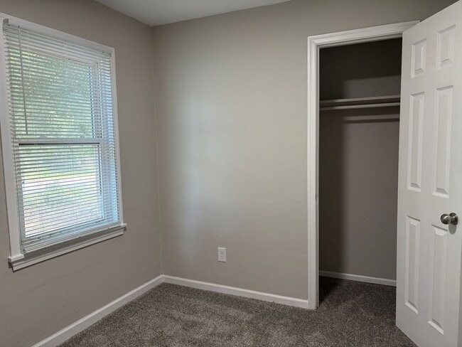 Building Photo - 3 Bedroom, 1.5 Bathroom in Mayodan!