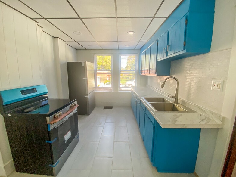 Building Photo - 8 Howe St