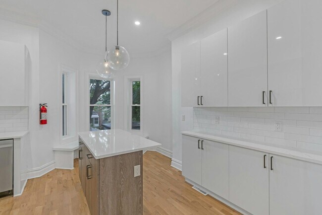 Building Photo - 52 Brinkerhoff St